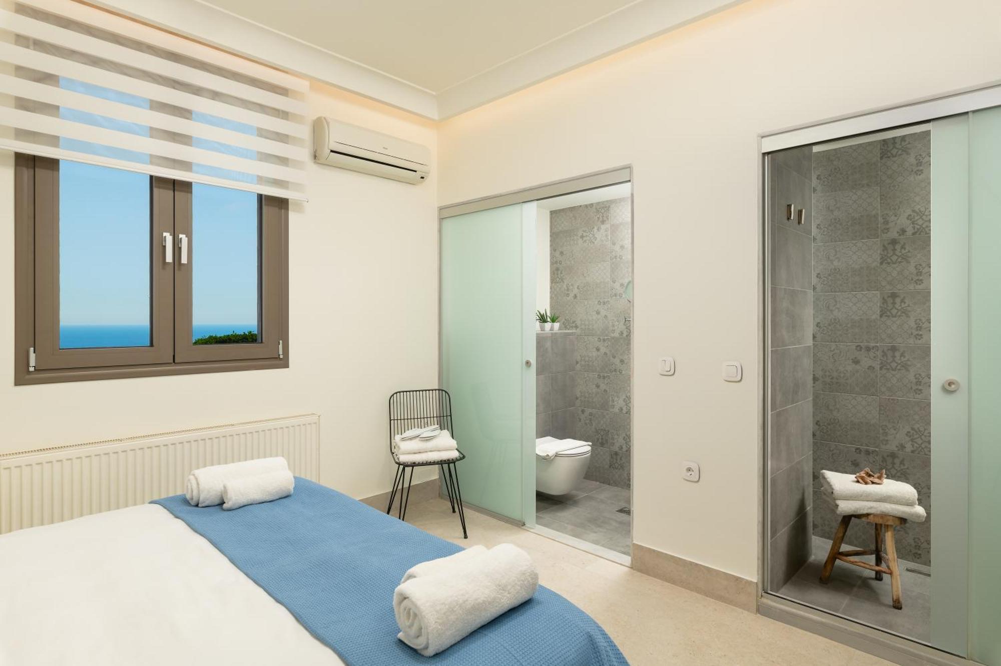 Minimalist Mediterranean Blue Key Villa With Sea View & Infinity Heated Pool 阿齐亚·佩拉加 外观 照片