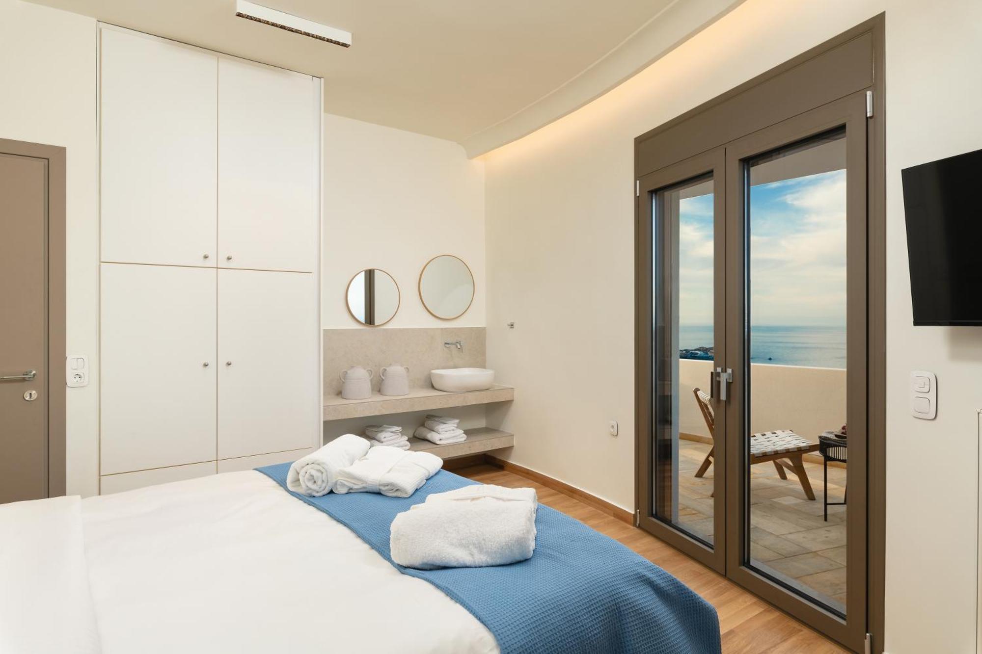 Minimalist Mediterranean Blue Key Villa With Sea View & Infinity Heated Pool 阿齐亚·佩拉加 外观 照片